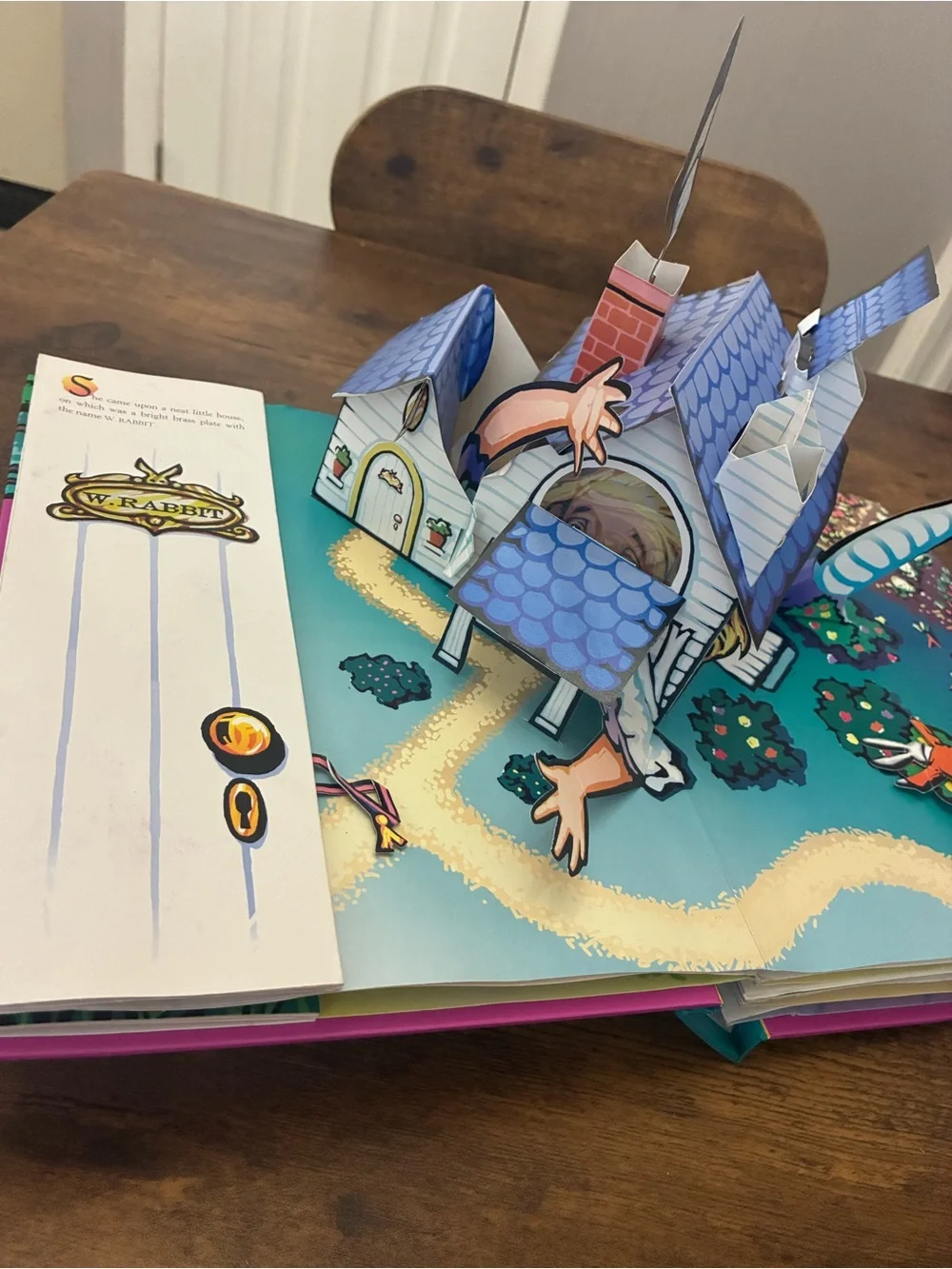 Alice’s Adventures in Wonderland: A Pop Up Adaptation - Picture 6 of 9
